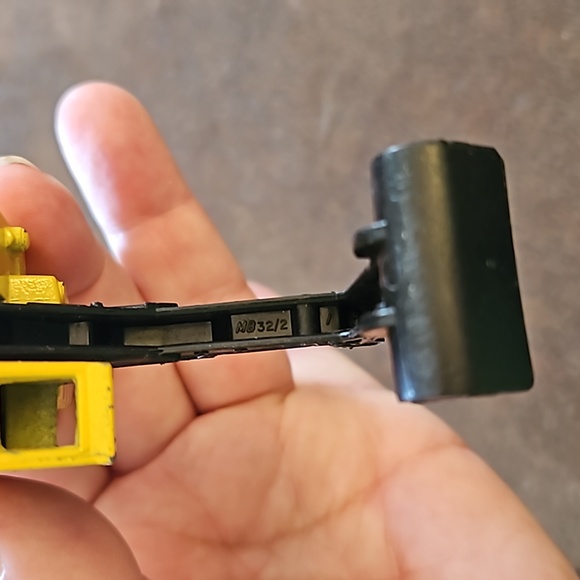 Matchbox 1989 Excavator - Picture 7 of 7